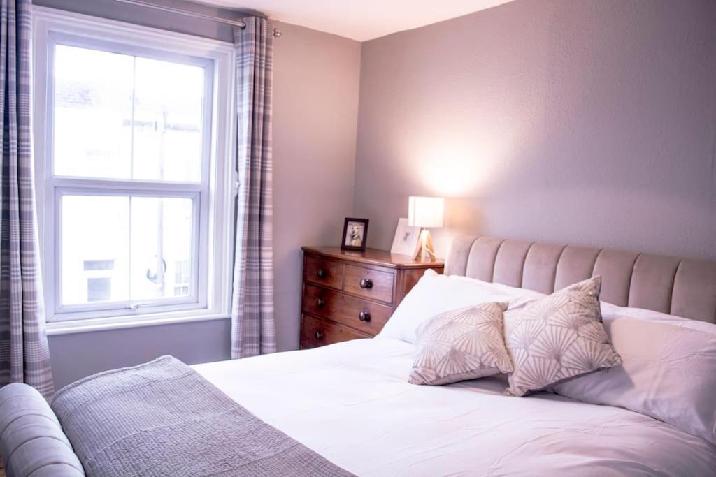 Lovely 3 Bed House In The Heart Of Cheltenham Exterior photo