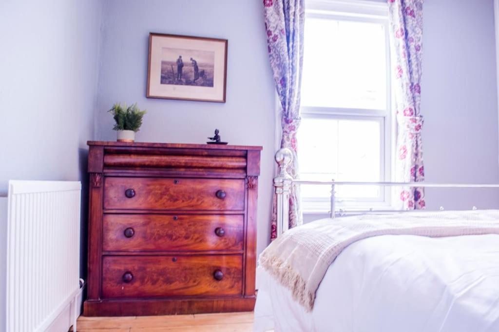 Lovely 3 Bed House In The Heart Of Cheltenham Exterior photo