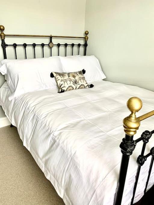 Lovely 3 Bed House In The Heart Of Cheltenham Exterior photo