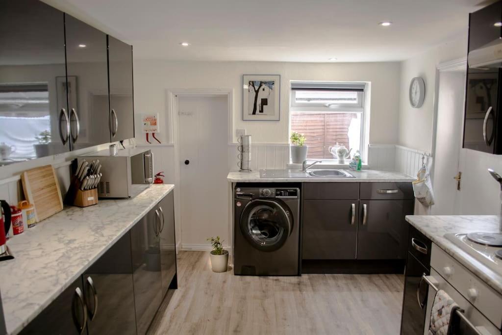 Lovely 3 Bed House In The Heart Of Cheltenham Exterior photo