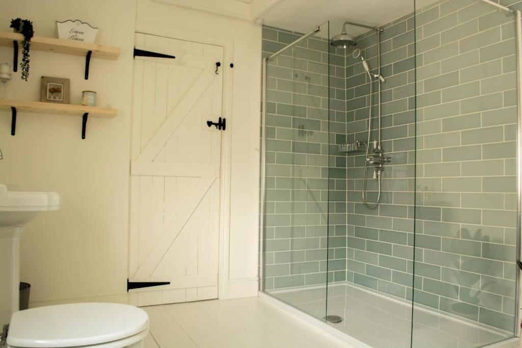 Lovely 3 Bed House In The Heart Of Cheltenham Exterior photo