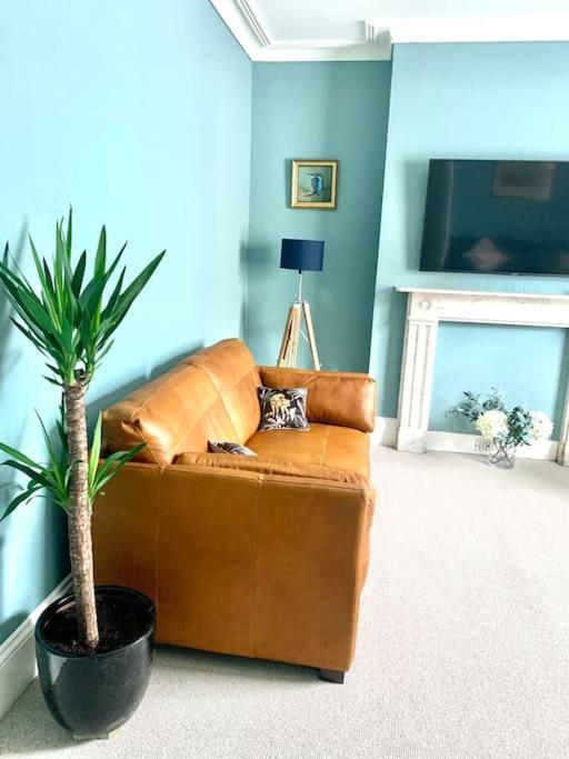 Lovely 3 Bed House In The Heart Of Cheltenham Exterior photo