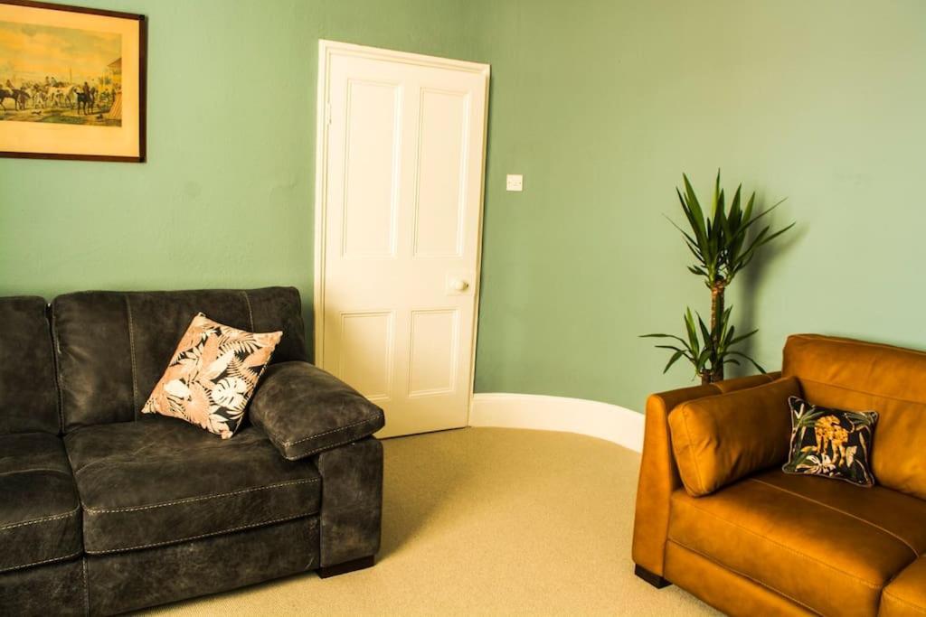 Lovely 3 Bed House In The Heart Of Cheltenham Exterior photo